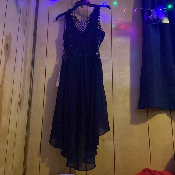 Juniors' Embellished Illusion Tulip Gown - Picture 2 of 3